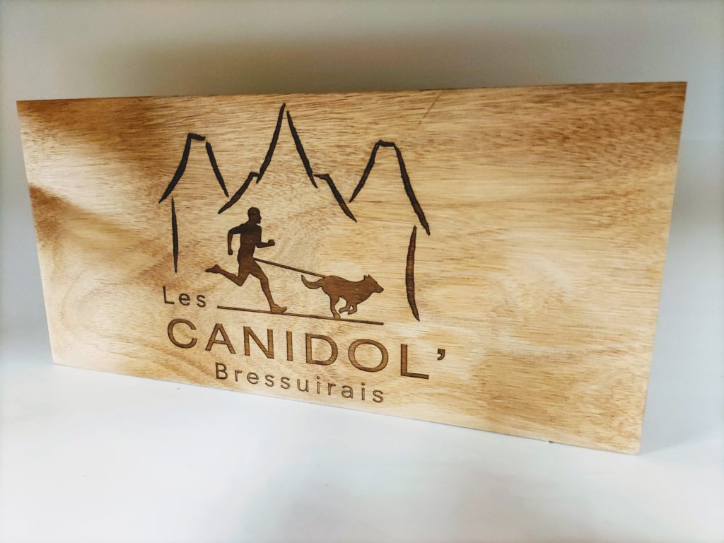 panneau logo club de sport en chêne