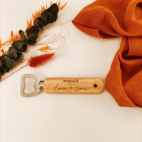 Décapsuleur manche en bois personnalisable mariage image produit