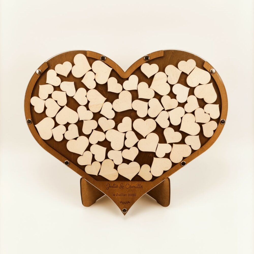 Lot de 6 coeurs en bois blancs avec cordelette Lot de 6 coeurs en bois blancs avec cordelette