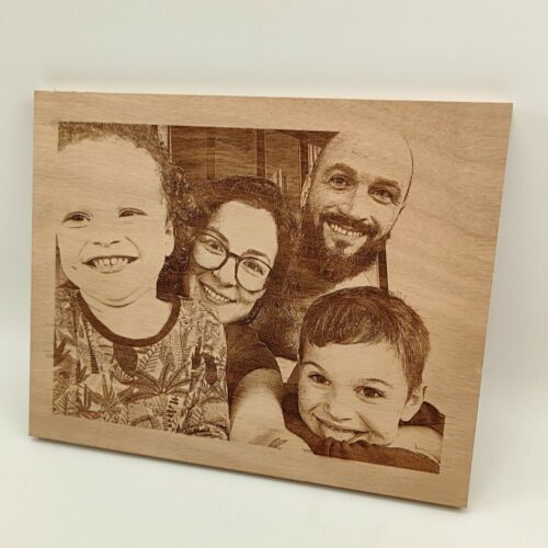 Gravure d'une photo sur bois